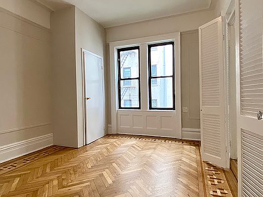 2nd image of 189 Claremont Ave #5/5