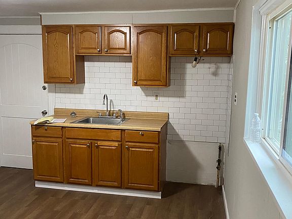4th image of 8 Westmoreland St #1