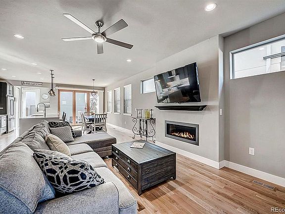 5th image of 3958 Mariposa St