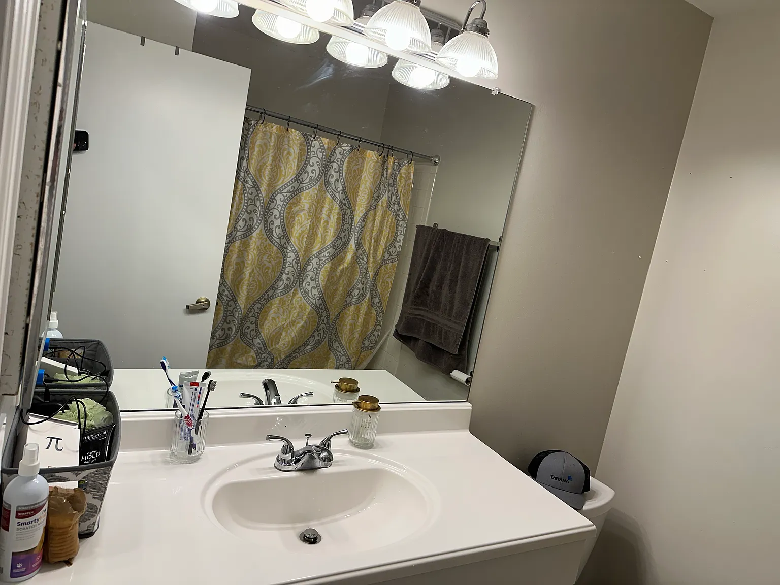 3 bed, 2.5 bath, 2461 sqft, $900 — Photo 2