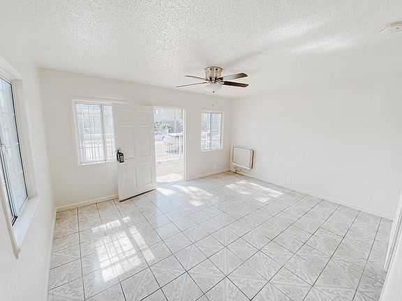 4th image of 2429 E 3rd St #2431