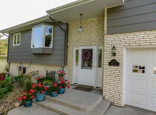 255 Redstone Dr, Bismarck, ND 58503