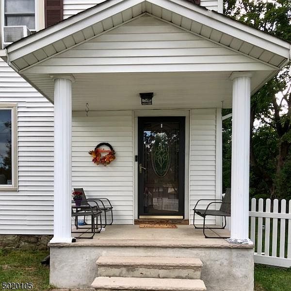 1st image of 164 Bank St
