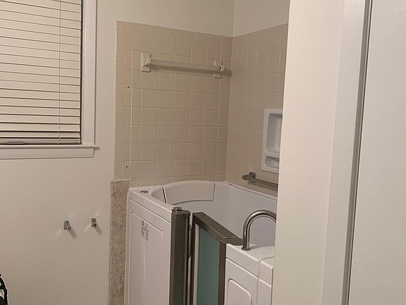 4th image of 504 Harolds Dr NW