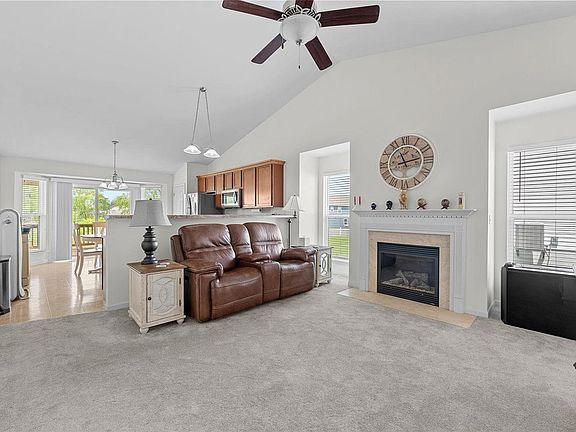 5th image of 533 Newcastle Dr