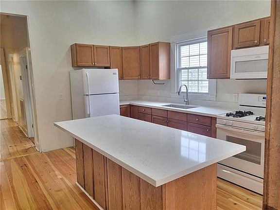 4th image of 720 Dufossat St