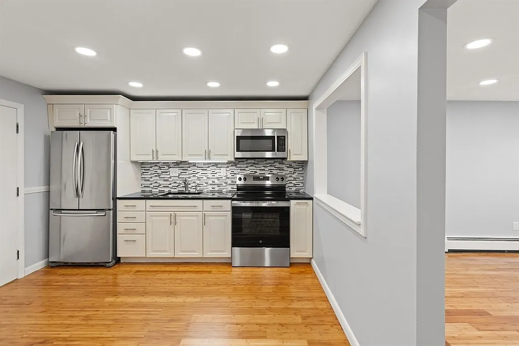 1 bed, 627 sqft, $2,200 — Photo 3