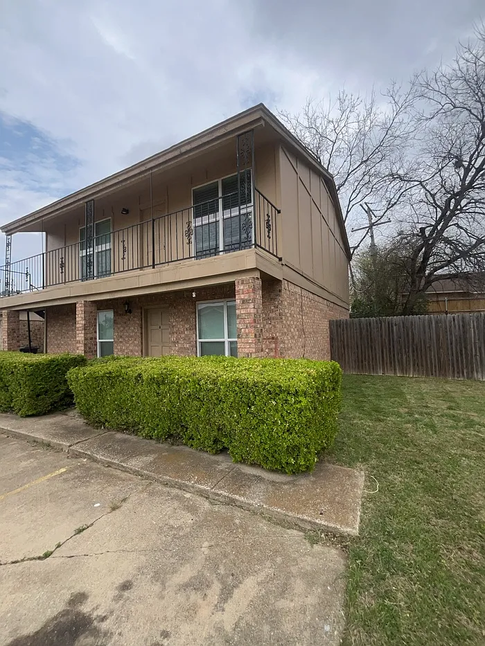 2 bed, 1.0 bath, 930 sqft, $1,150 — Photo 2
