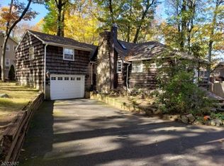 9 Ridge Trl, Kinnelon, NJ 07405