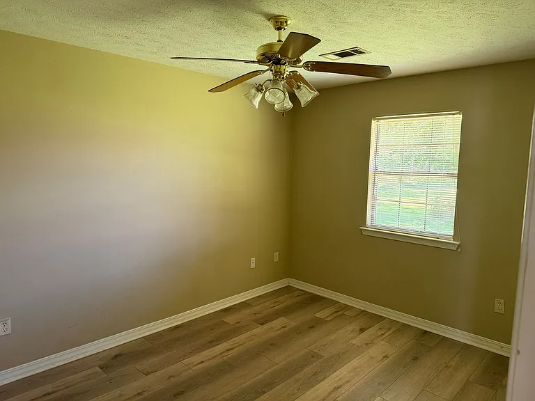 209 E Center St — Photo 7
