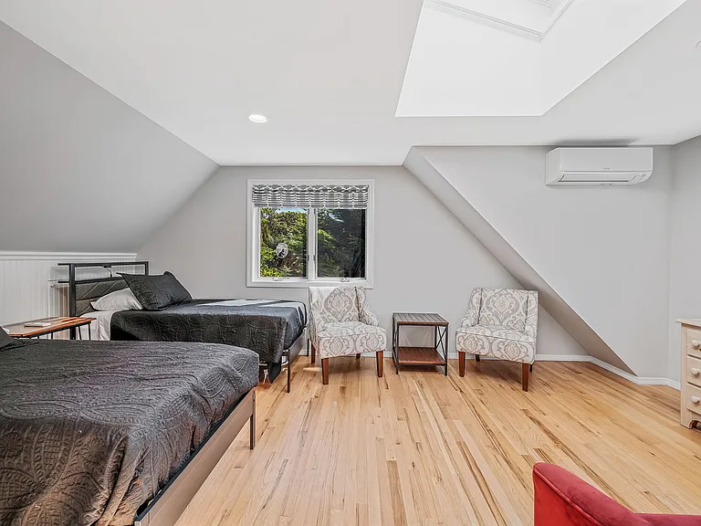 8 Paynes Ln — Photo 16