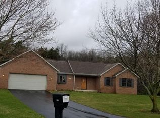 1955 Valley Pines Dr, Hastings, MI