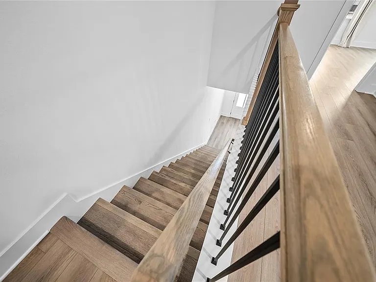 1856 Crowncrest Dr — Photo 22