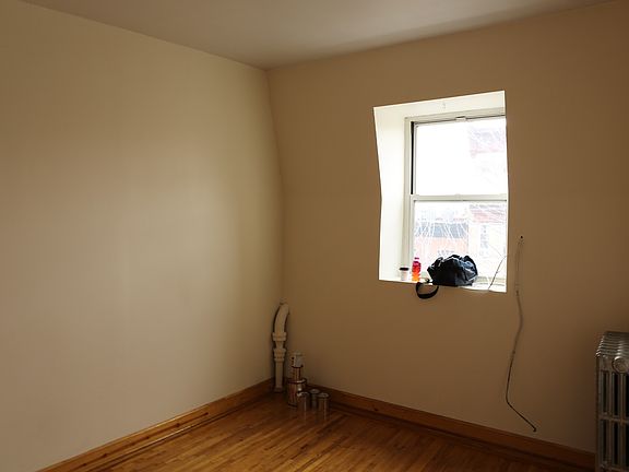 4th image of 217 Cumberland St APT 4