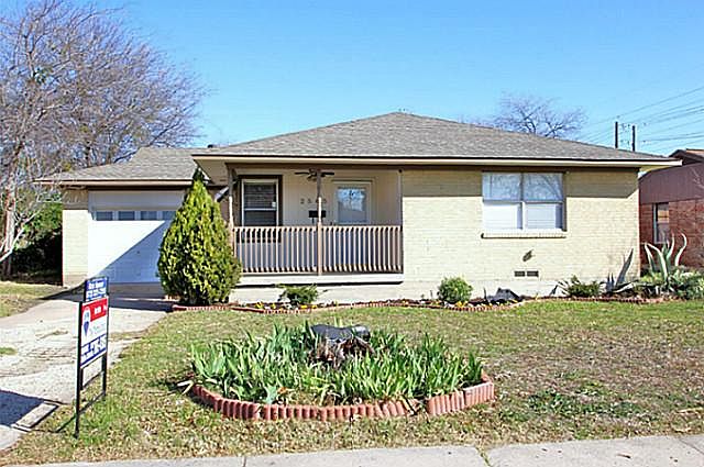 1st image of 2505 Lakewood Dr