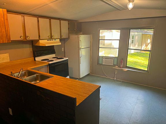 2nd image of 1380 Mapleash Ave #5
