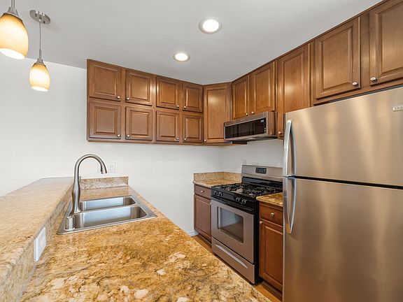 2nd image of 1023 Ashland Ave #5