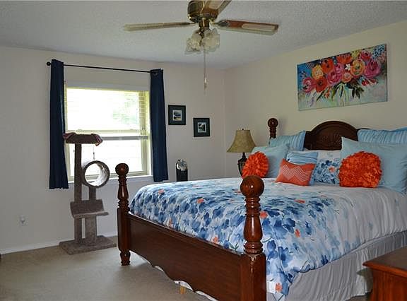 4th image of 8512 Royal Ridge Dr