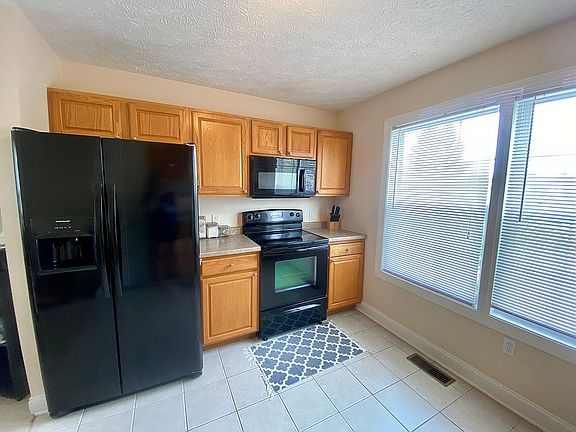 3rd image of 690 Tall Oak Blvd