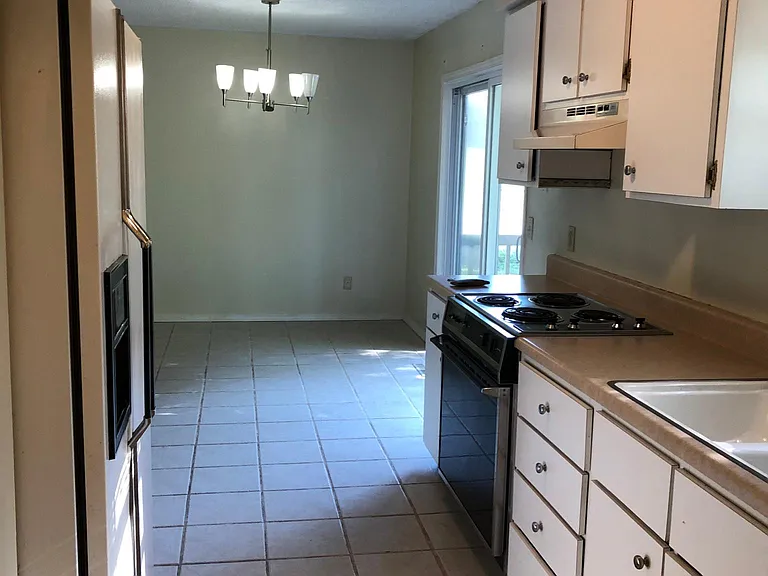 4424 S Robberson Ave — Photo 6