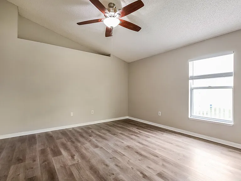932 Vanderbilt Dr — Photo 10