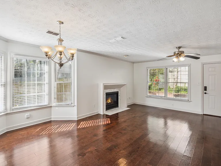 401 Defoors Lndg NW — Photo 9