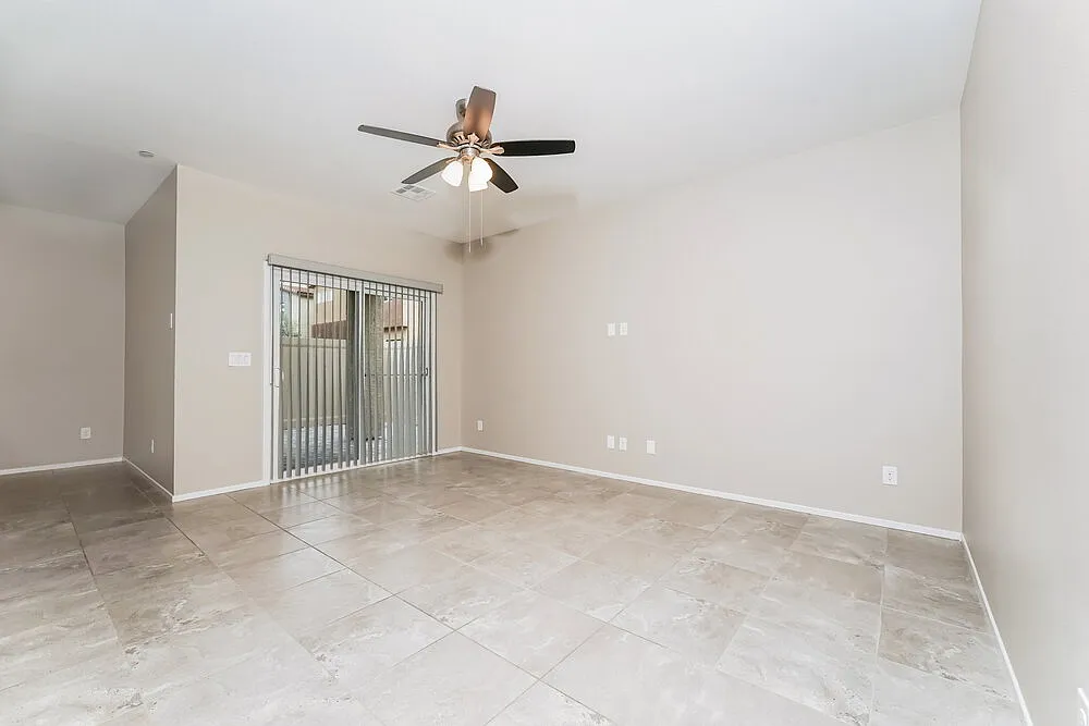 4 bed, 2.5 bath, 2454 sqft, $2,620 — Photo 4
