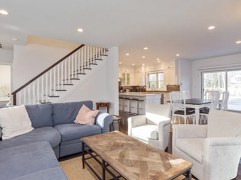 80 Sycamore Dr — Photo 6