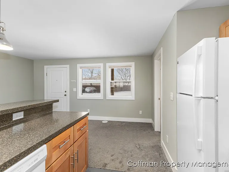 810 Benson Ave NE — Photo 8