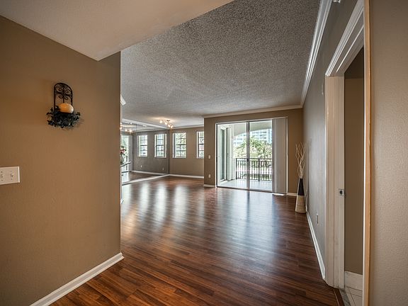 4th image of 3135 NE 184th St APT 2302