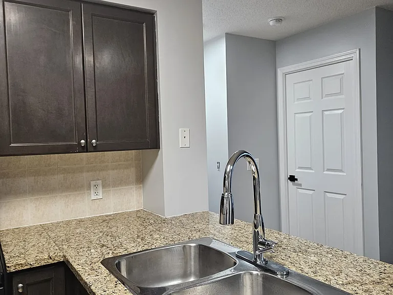 30 Grand Trunk Cres #615 — Photo 2