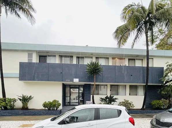 Lido Apartments - 2311 Bentley Ave
