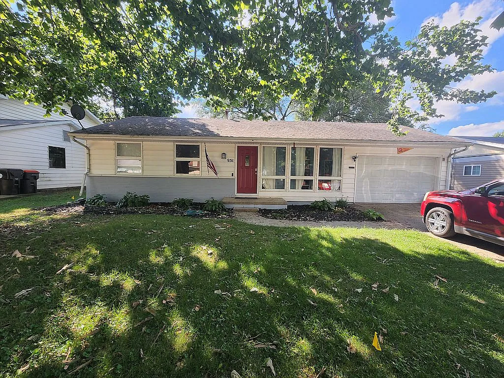 931 Eastview Dr photo 1