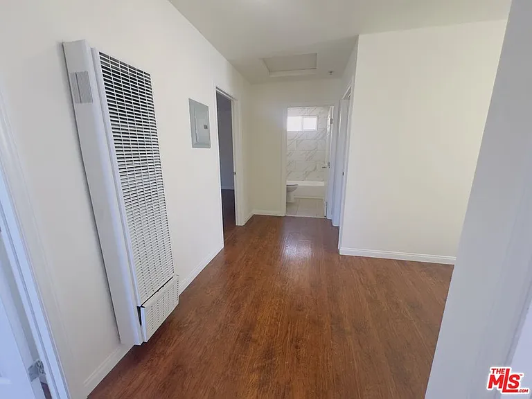 10605 Avalon Blvd — Photo 29