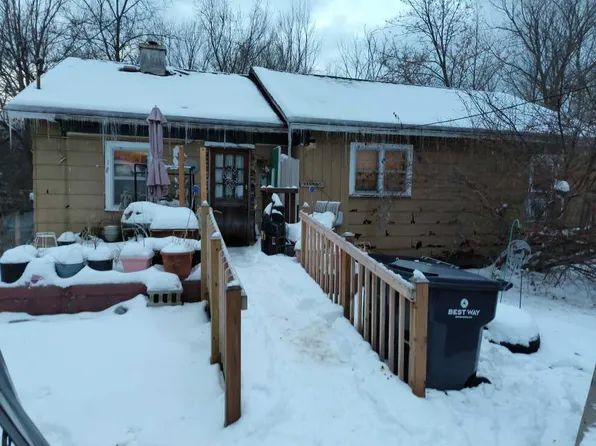 2064 Coloma Rd, Benton Harbor, MI 49022