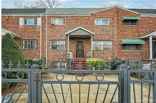 668 Van Siclen Avenue photo 1