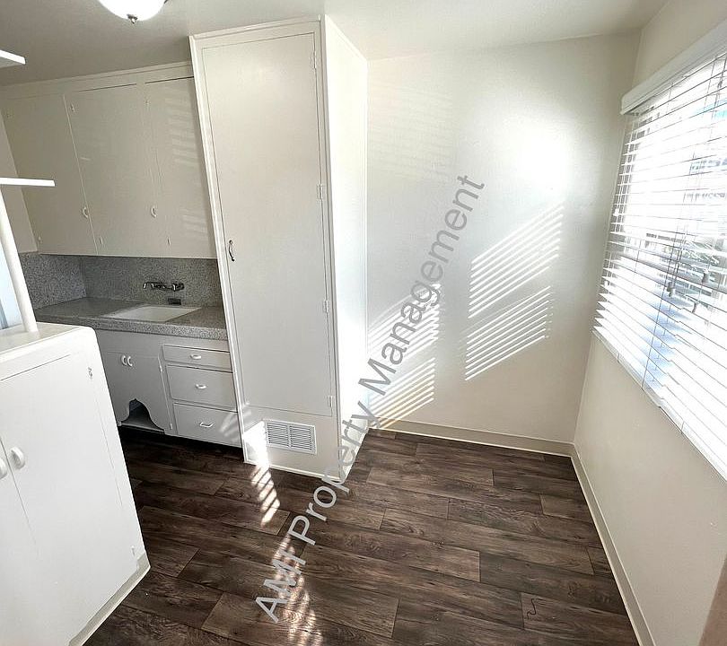 1st image of 2626 Lincoln Ave #0