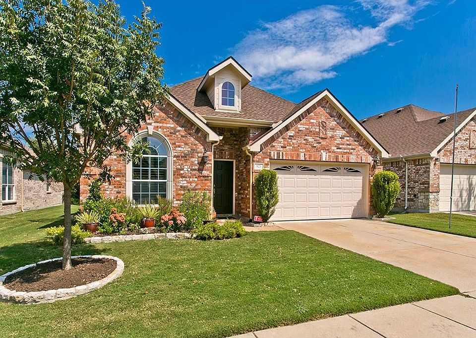 1st image of 923 Grand Cypress Ln