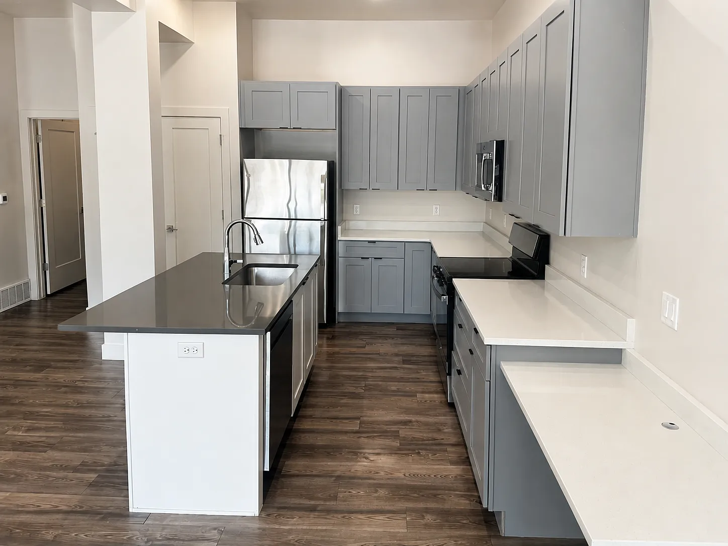1 bed, 851 sqft, $1,545 — Photo 3