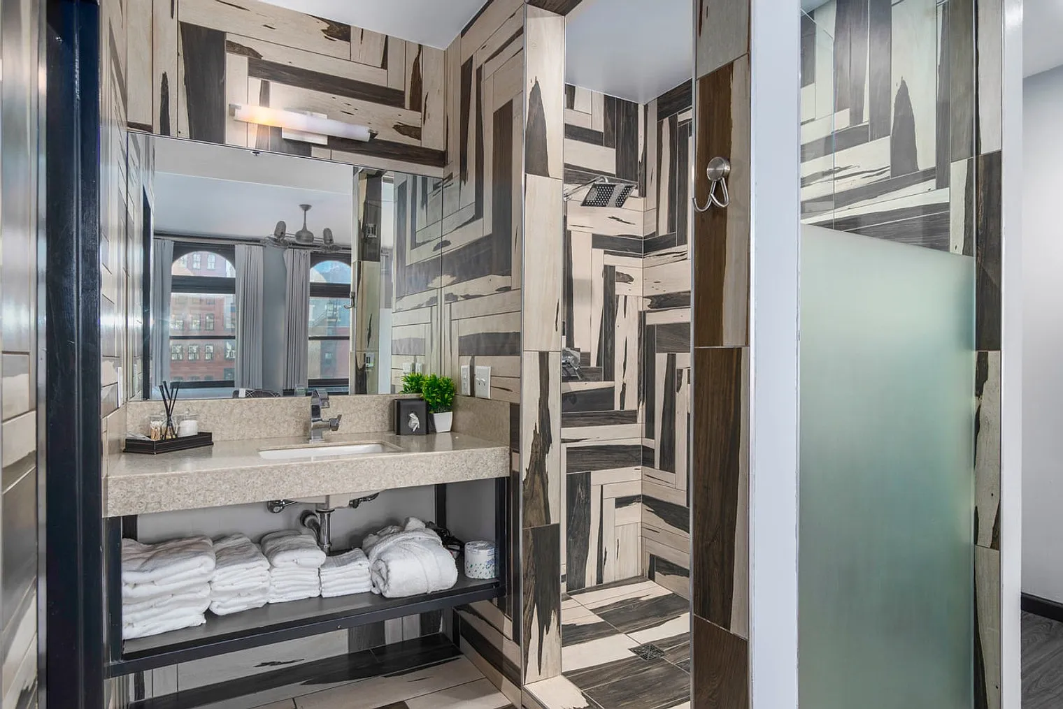 Studio, 1.0 bath, 269 sqft, $3,029 — Photo 3