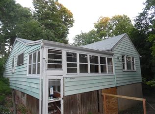 16 Goshen Rd, Hewitt, NJ 07421