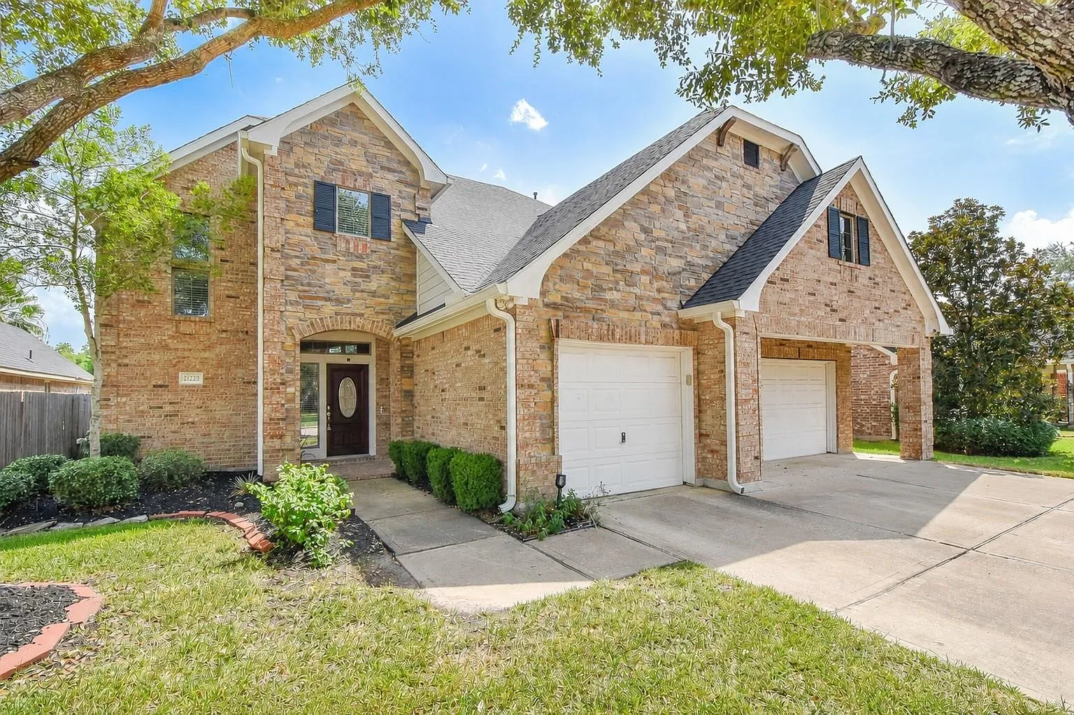 4 bed, 3.0 bath, 2864 sqft, $2,800 — Photo 1