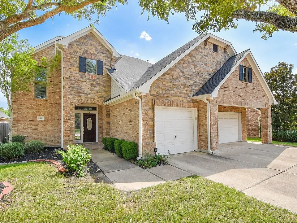 21223 Pennshore Ln