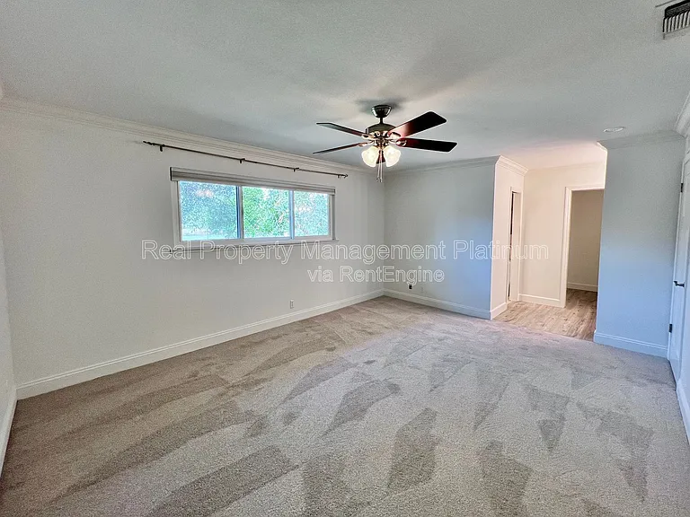 9193 N Fowler Ave — Photo 4