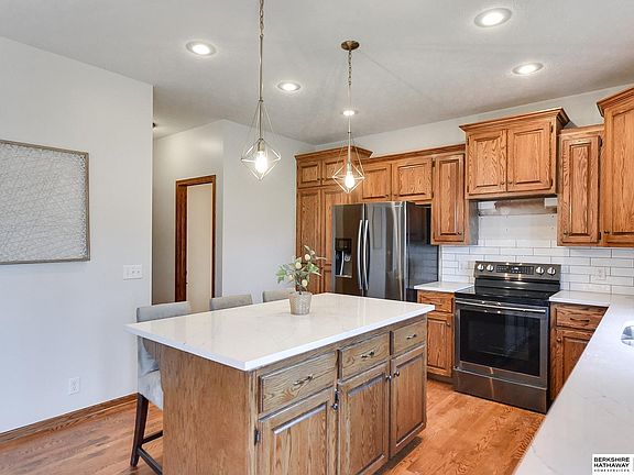 5th image of 15434 Rosewood St