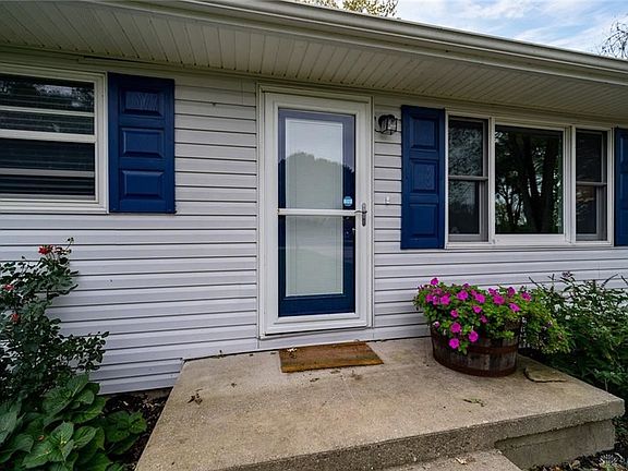 3rd image of 30 Woodhaven Ln