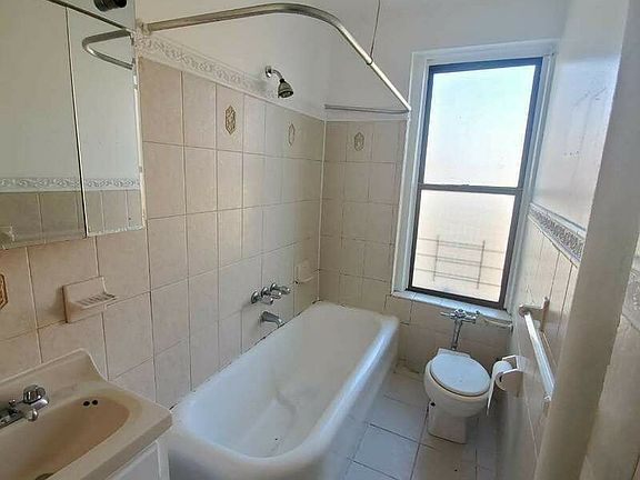 5th image of 916 Carroll St #52
