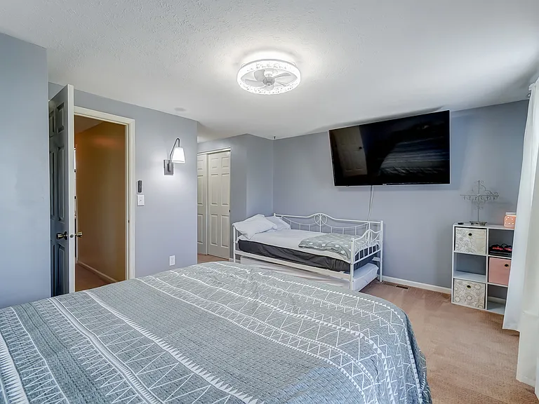 8064 Hetz Dr — Photo 26