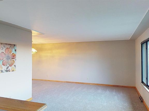 4th image of 1530 E Easter Ave