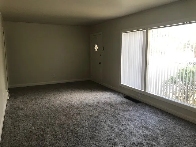 3 bed, 1932 sqft, $2,099 — Photo 4